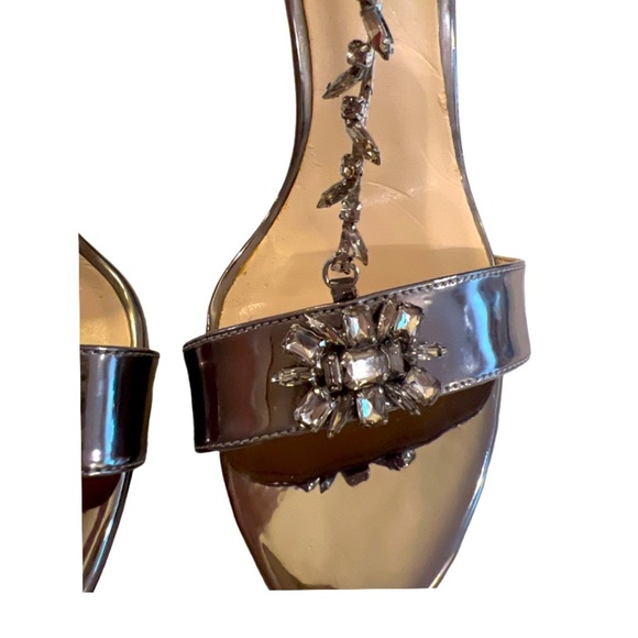 Nine West Mimosina Silver Jeweled T- Stap Heel Size 8 - Picture 3 of 7